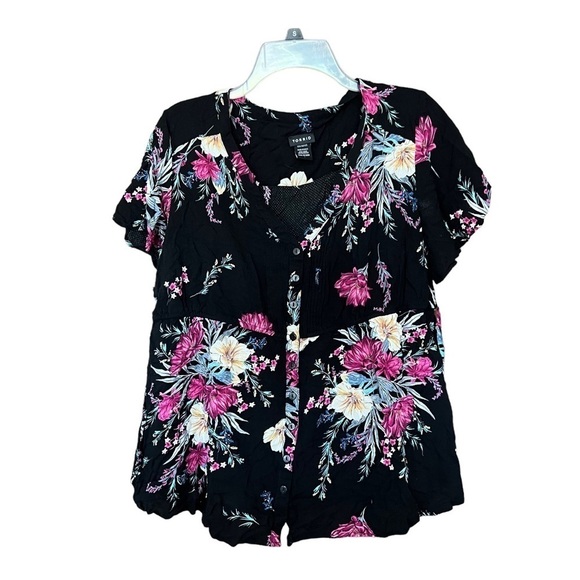 Torrid Black Floral Flutter Sleeve Blouse, 1x - Picture 4 of 7